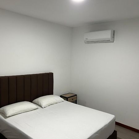 Hotel Gallery By 70 Μεντεγίν Εξωτερικό φωτογραφία