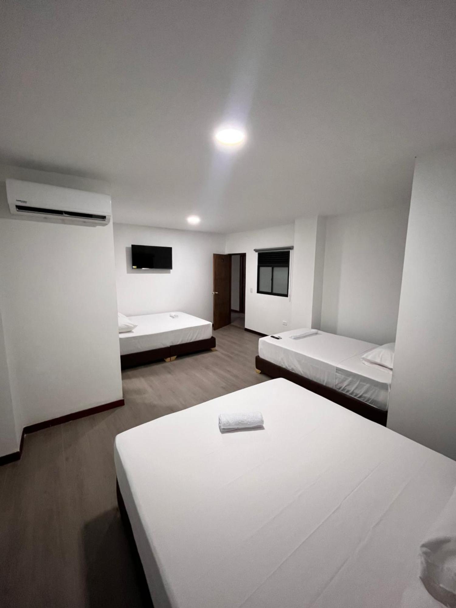 Hotel Gallery By 70 Μεντεγίν Εξωτερικό φωτογραφία