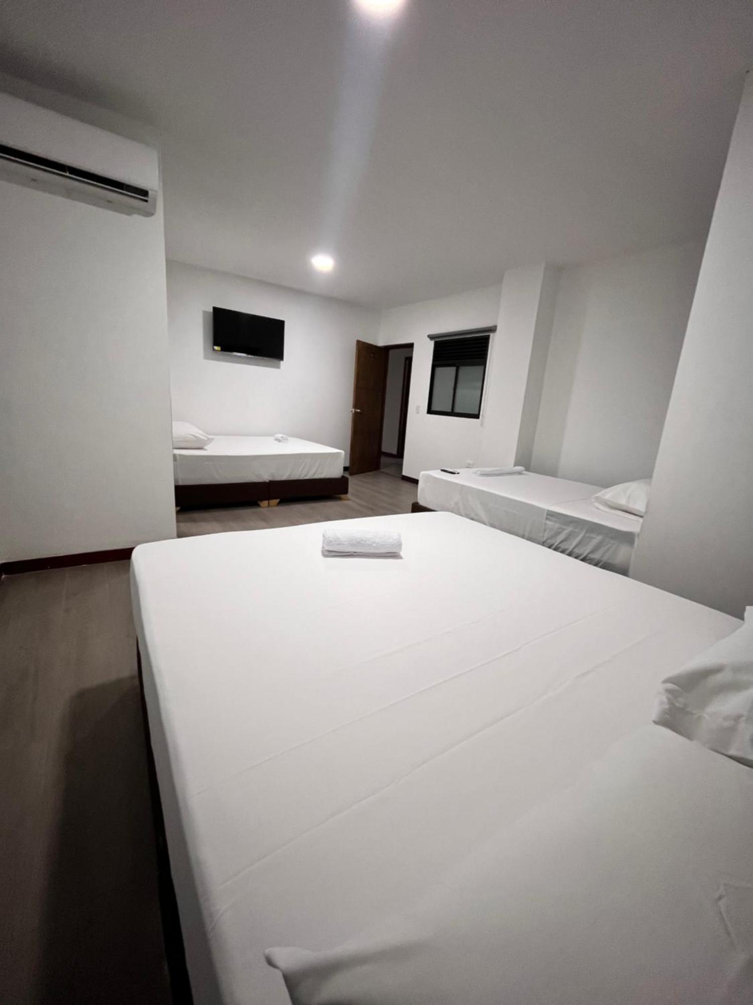 Hotel Gallery By 70 Μεντεγίν Εξωτερικό φωτογραφία