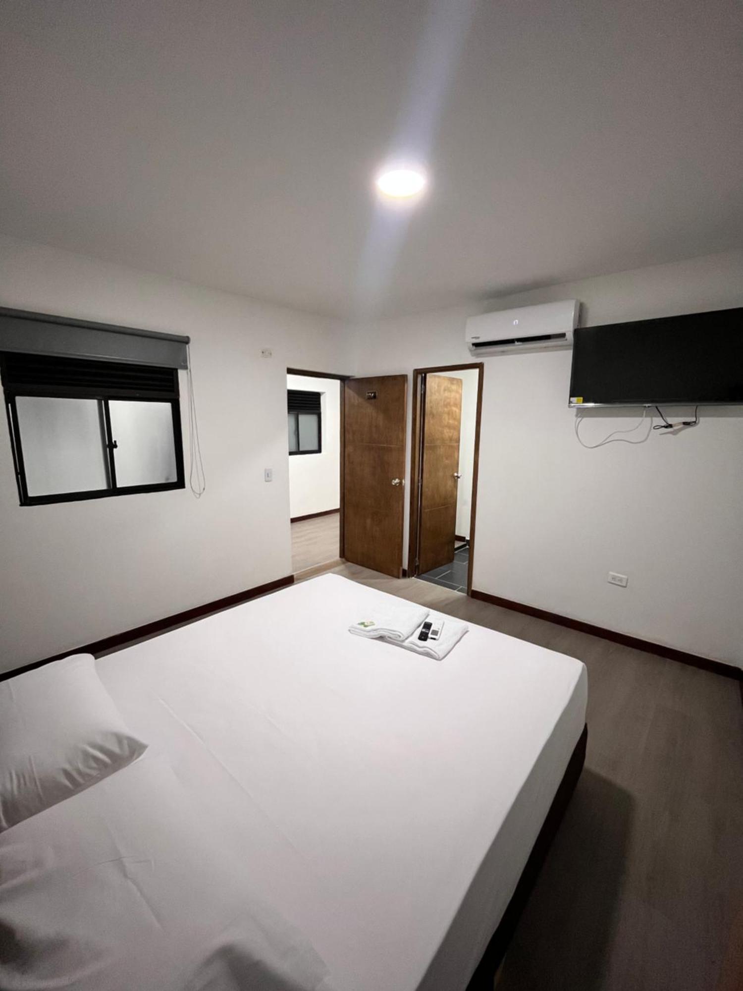 Hotel Gallery By 70 Μεντεγίν Εξωτερικό φωτογραφία