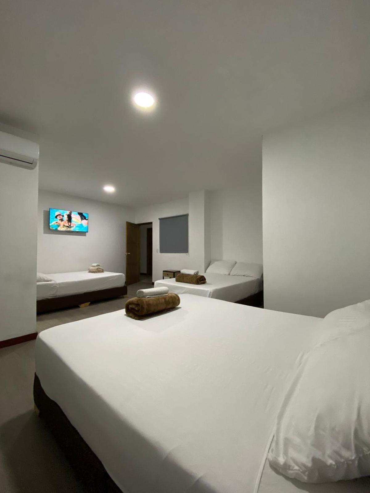 Hotel Gallery By 70 Μεντεγίν Εξωτερικό φωτογραφία